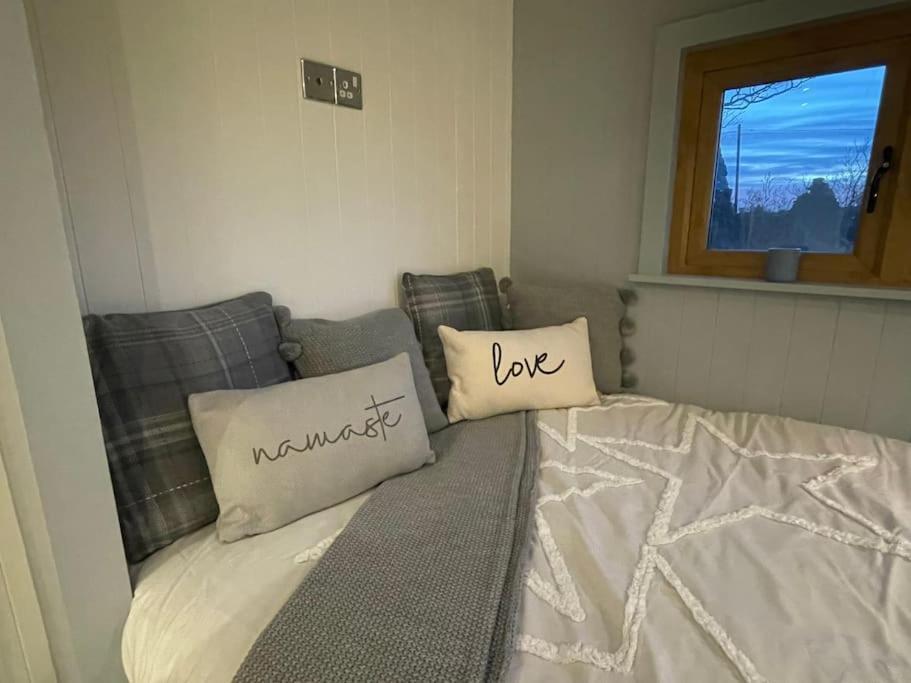 Goodwick The Hut@Trefechan Wen - Coastal Coziness! מראה חיצוני תמונה