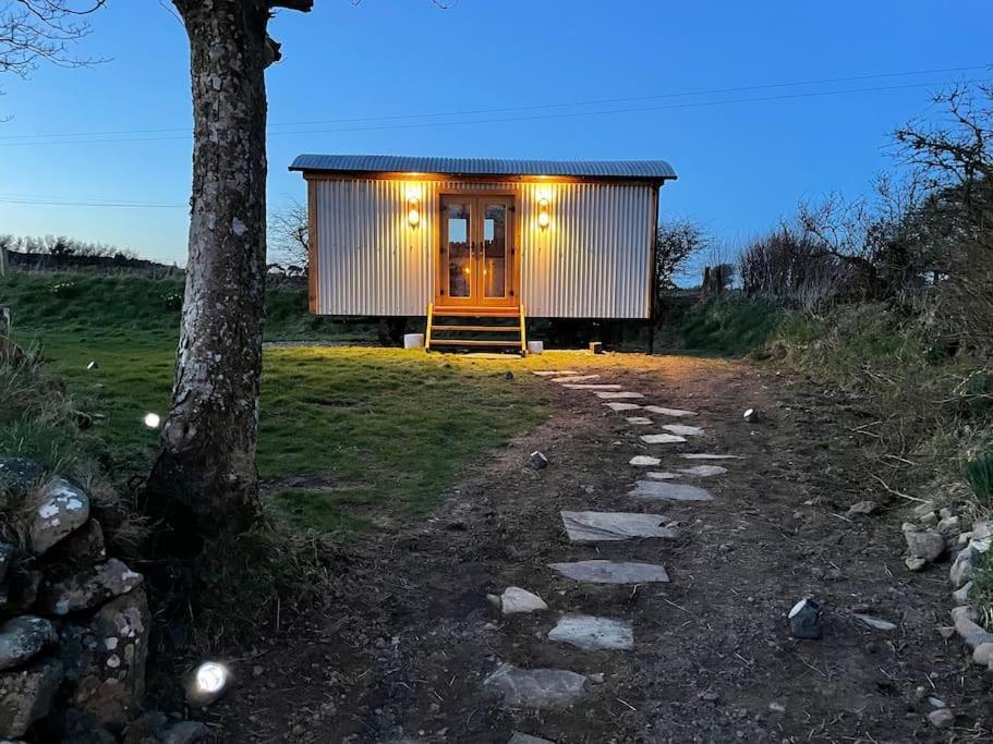 Goodwick The Hut@Trefechan Wen - Coastal Coziness! מראה חיצוני תמונה