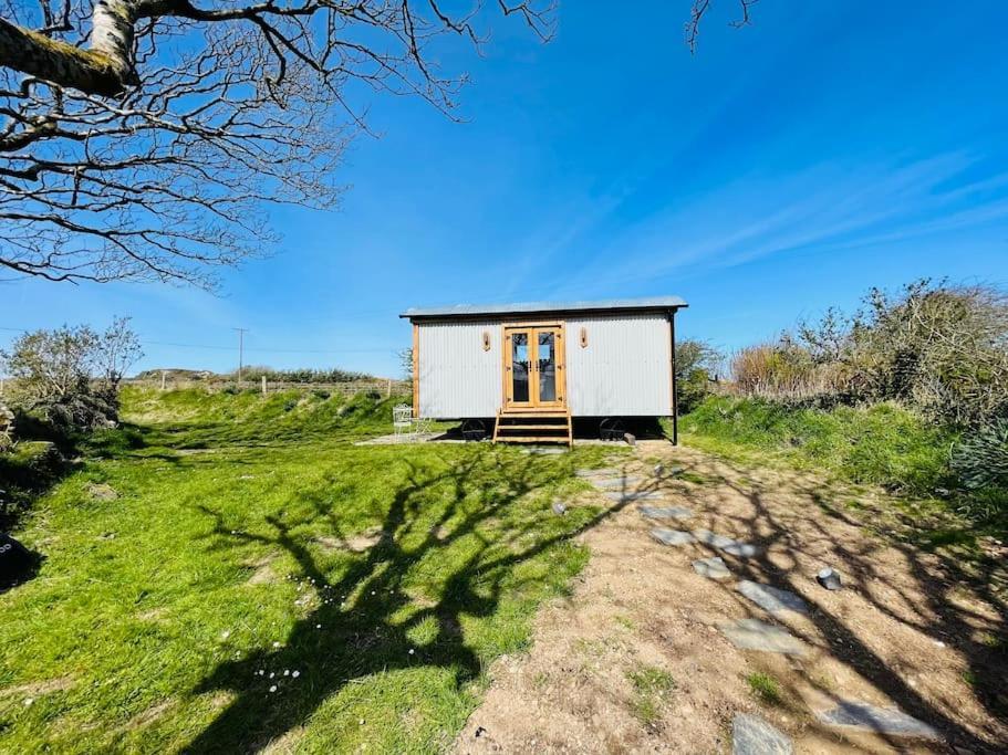 Goodwick The Hut@Trefechan Wen - Coastal Coziness! מראה חיצוני תמונה