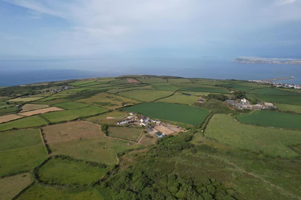 Goodwick The Hut@Trefechan Wen - Coastal Coziness! מראה חיצוני תמונה