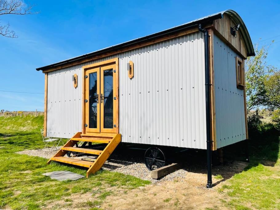 Goodwick The Hut@Trefechan Wen - Coastal Coziness! מראה חיצוני תמונה