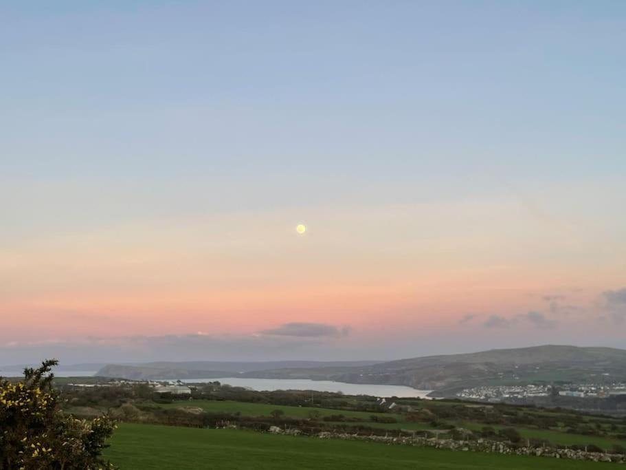 Goodwick The Hut@Trefechan Wen - Coastal Coziness! מראה חיצוני תמונה
